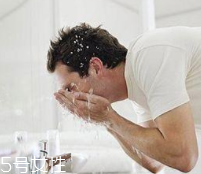 洗臉時一定要順時針嗎？只是一種習(xí)慣