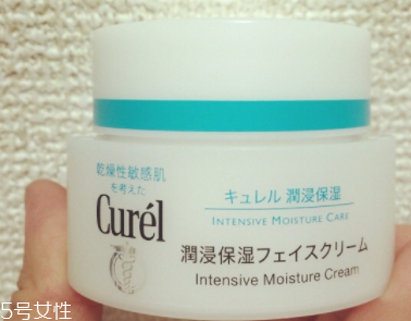 Curel乳霜早晚都能用嗎？夜間用最好