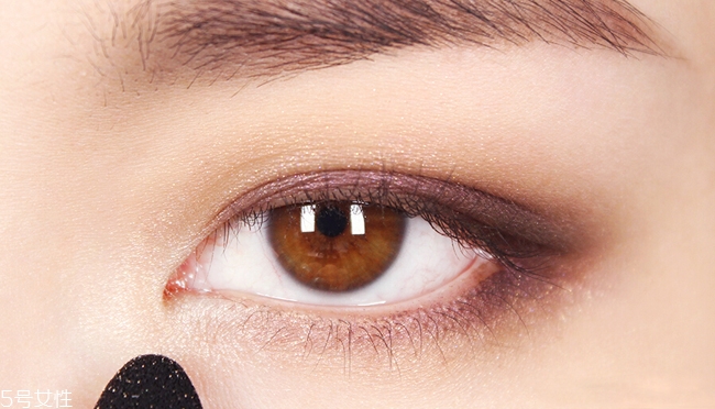 西柚色眼影怎么畫？教你畫高冷女神妝容