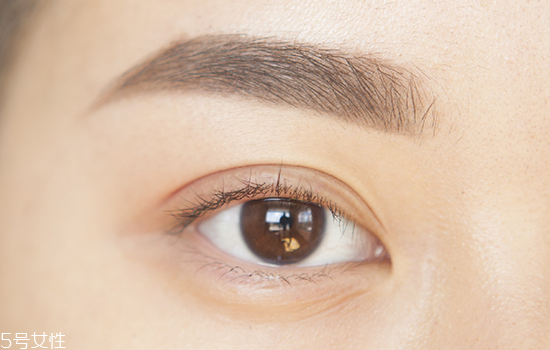 如何化妝使眼睛變大？落日線放大雙眼