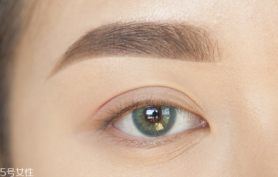 如何化妝使眼睛變大？落日線放大雙眼