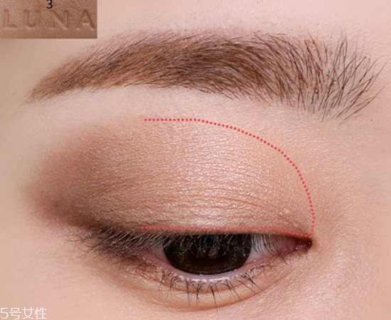 大地色眼影是什么顏色？上班族大眼妝教程