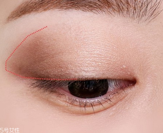 大地色眼影是什么顏色？上班族大眼妝教程