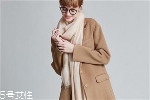 大衣上有膠印怎么去除？這樣做膠漬統(tǒng)統(tǒng)都不見