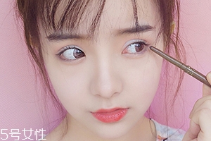 眼線膠筆和眼線液筆哪個(gè)好？看看兩者區(qū)別