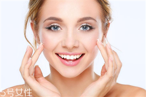 開眼角拆線后怎么清潔眼部？開眼角后可以適當(dāng)洗臉清潔