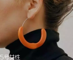 耳飾該怎么挑選？大臉適合耳釘