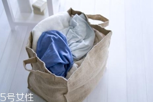 內(nèi)褲和襪子一起洗會(huì)有哪些危害？分情況對(duì)待