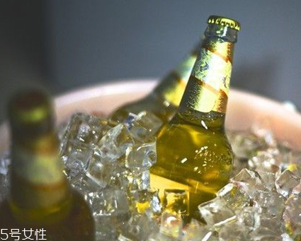 喝啤酒會豐胸嗎？不建議喝啤酒來豐胸
