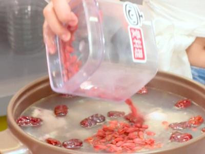 西洋參雞湯的做法步驟 溫補(bǔ)好選擇 西洋參雞湯的做法步驟 溫補(bǔ)好選擇