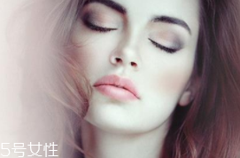 粉底液為什么溶妝？出油稀釋妝容