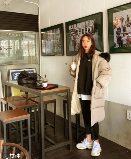 卡其色棉服怎么搭配？盡顯冬日氣質(zhì)范兒