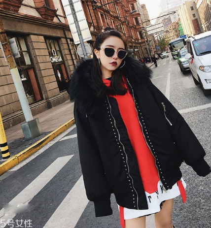紅色衛(wèi)衣適合什么人穿？紅紅火火過新年