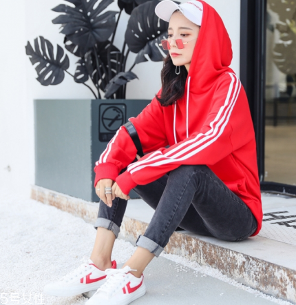紅色衛(wèi)衣適合什么人穿？紅紅火火過新年