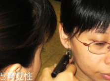 打耳洞必須注意哪些事？耳垂小不要打