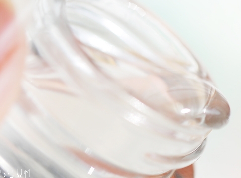 眼部凝膠什么時(shí)候用？更加推薦晚上用