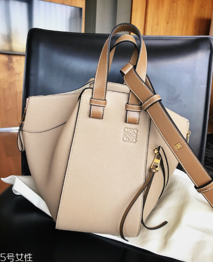 loewe包包一般多少錢(qián)？集奢華和實(shí)用于一身
