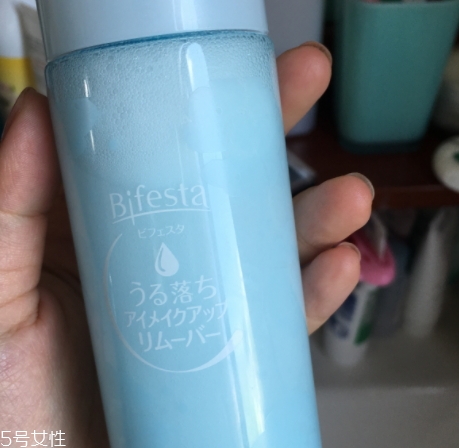 眼唇卸妝液和卸妝油哪個(gè)好？使用的區(qū)域不同