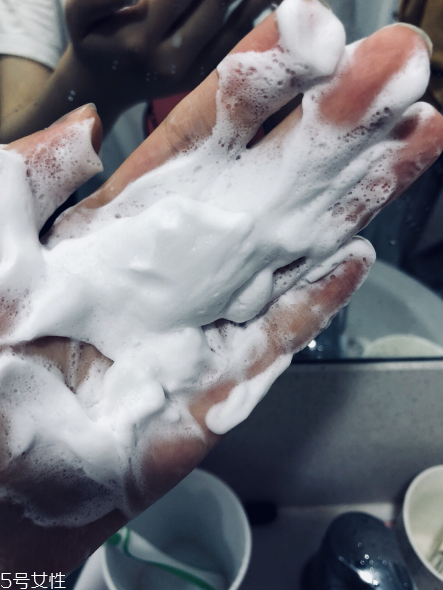 香奈兒洗面奶好用嗎？快吃下我這顆安利