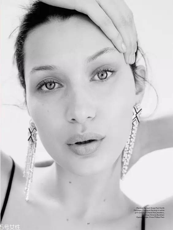 什么樣的耳環(huán)顯臉小 三種臉型對(duì)應(yīng)選 什么樣的耳環(huán)顯臉小 三種臉型對(duì)應(yīng)選