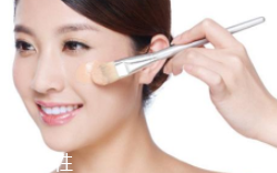 怎么打造裸妝底妝？粉底色號要選好