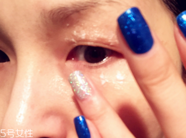 CPB晶致眼霜油不油？水油科學(xué)配比