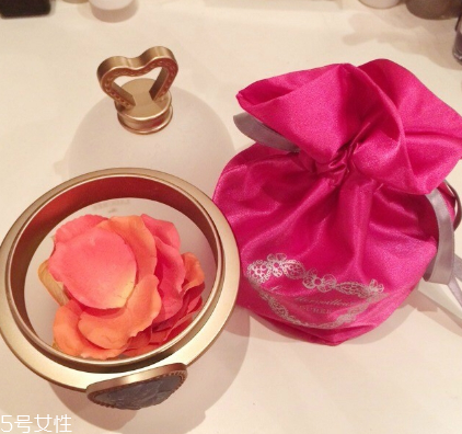 laduree花瓣腮紅好用嗎？貴婦專(zhuān)用彩妝線