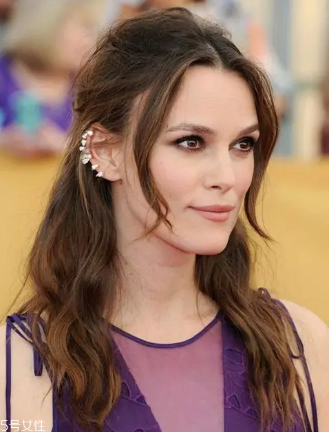 什么樣的耳環(huán)顯臉小 三種臉型對(duì)應(yīng)選 什么樣的耳環(huán)顯臉小 三種臉型對(duì)應(yīng)選