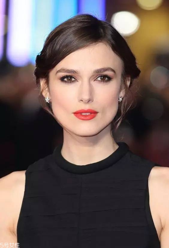 什么樣的耳環(huán)顯臉小 三種臉型對(duì)應(yīng)選 什么樣的耳環(huán)顯臉小 三種臉型對(duì)應(yīng)選