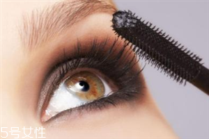 睫毛膏暈妝是什么原因？化妝手法很重要