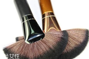 散粉刷該如何清洗？勿用堿性洗滌劑