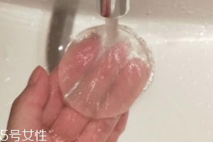 硅膠粉撲怎么清洗？勿用熱水洗