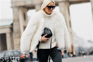 白色皮草怎么搭配？專屬于冬季的圣潔女神范兒