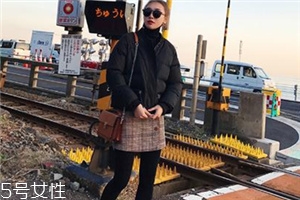 小個(gè)子女生適合什么款式棉服？打造冬日浪漫情緣