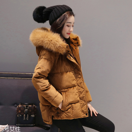 小個(gè)子女生適合什么款式棉服？打造冬日浪漫情緣