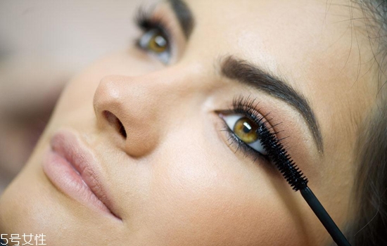睫毛膏暈妝是什么原因？化妝手法很重要