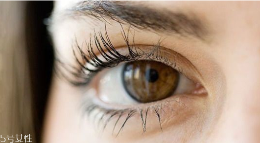 睫毛膏暈妝是什么原因？化妝手法很重要