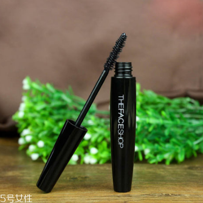 菲詩(shī)小鋪睫毛膏好用嗎？刷睫毛膏要注意這些