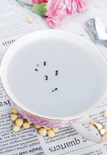 吃黑豆能使頭發(fā)變黑嗎 這樣吃可烏發(fā) 吃黑豆能使頭發(fā)變黑嗎 這樣吃可烏發(fā)