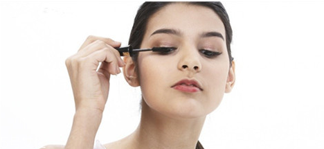 迪奧睫毛膏怎么樣？刷完睫毛膏再夾一次睫毛更卷翹