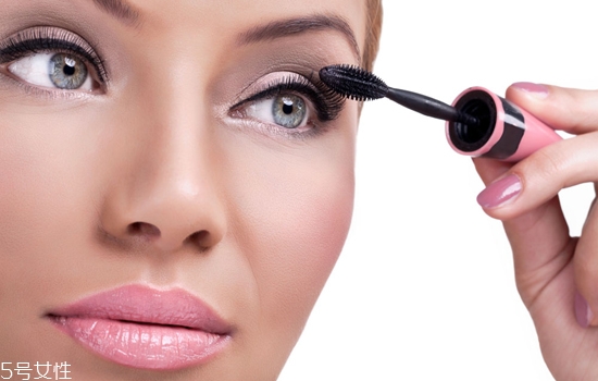 睫毛膏暈妝是什么原因？化妝手法很重要