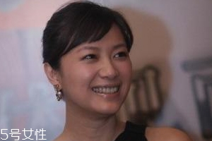 皮膚黑怎么選粉底？至少用兩種色號