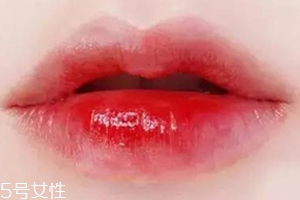 化妝新手怎么化唇妝？咬唇妝自然日常