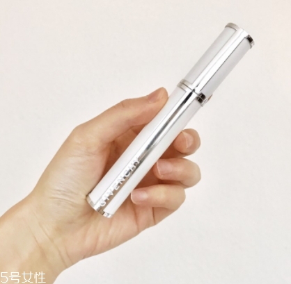 紀(jì)梵希睫毛膏哪款好？海膽折角睫毛膏任你選擇