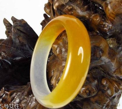 黃龍玉手鐲多少錢(qián)？這個(gè)種類(lèi)的價(jià)值最貴