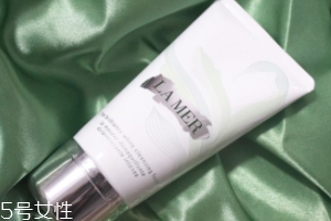 海藍(lán)之謎潔面泡沫和潔膚乳有什么區(qū)別？適合不同膚質(zhì)