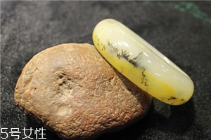 黃龍玉手鐲戴哪只手？手鐲佩戴要當(dāng)心