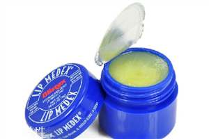 blistex唇膏有哪幾款？使用唇膏應(yīng)該適量