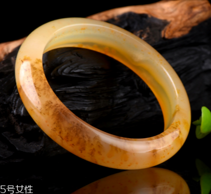 黃龍玉手鐲什么顏色才是最好的？這樣選絕不出錯