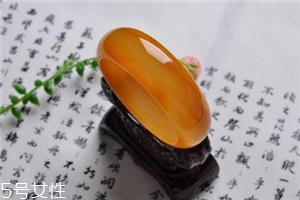 黃龍玉手鐲對身體好嗎？原來戴玉的好處這么多